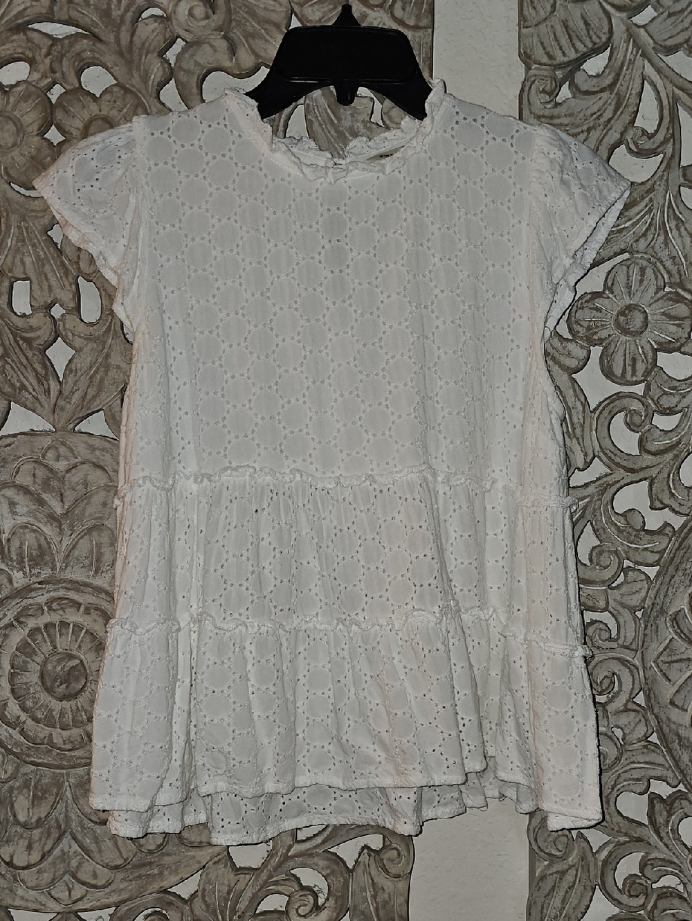 Women's Eyelet Ruffle Sleeve Top - White